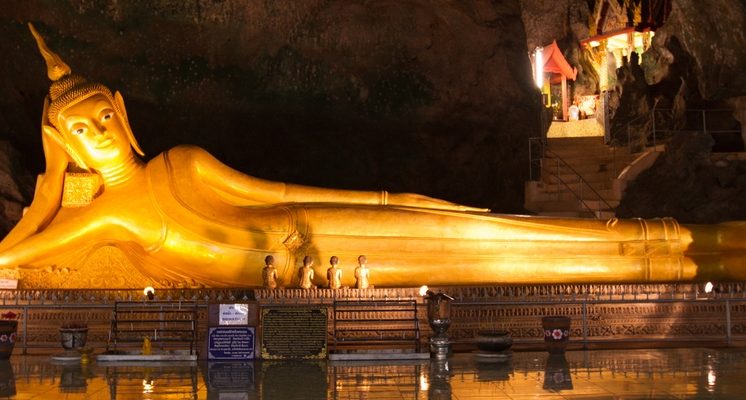 Храм Спящего Будды Ват Пхо в Бангкоке