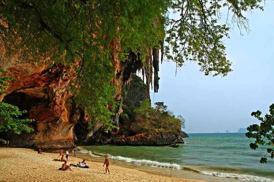 Пещерный пляж Прананг